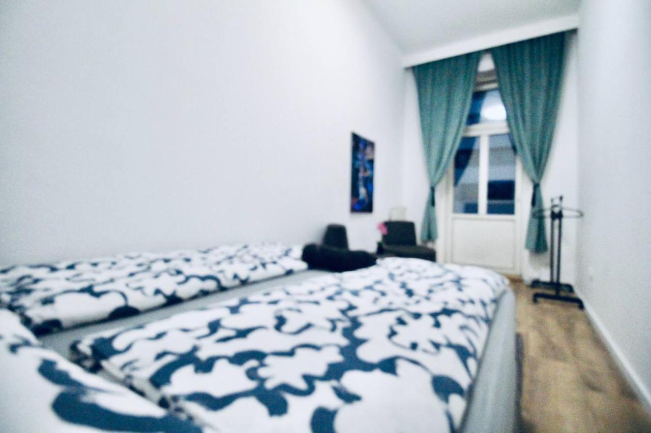 Modern Double Room Js B Вена Экстерьер фото