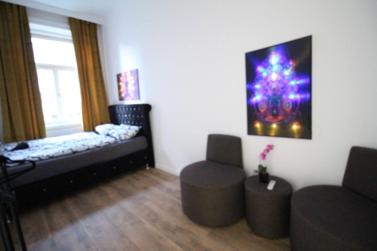 Modern Double Room Js B Вена Экстерьер фото